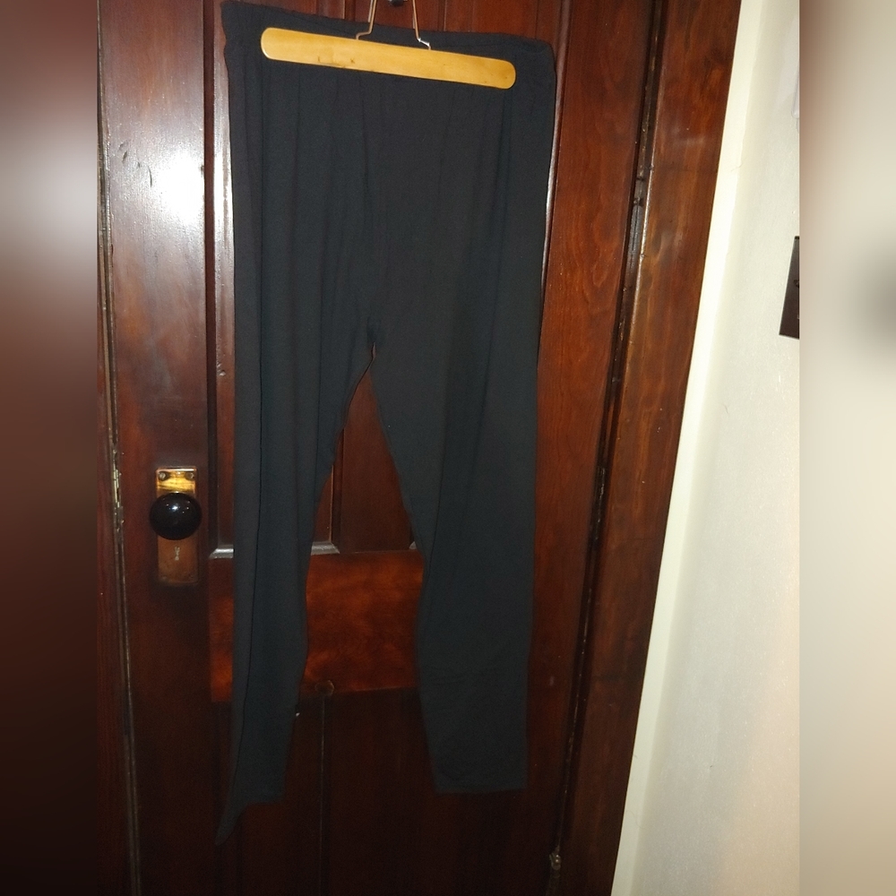 SweetLegs black basic leggings. Plus2 size.